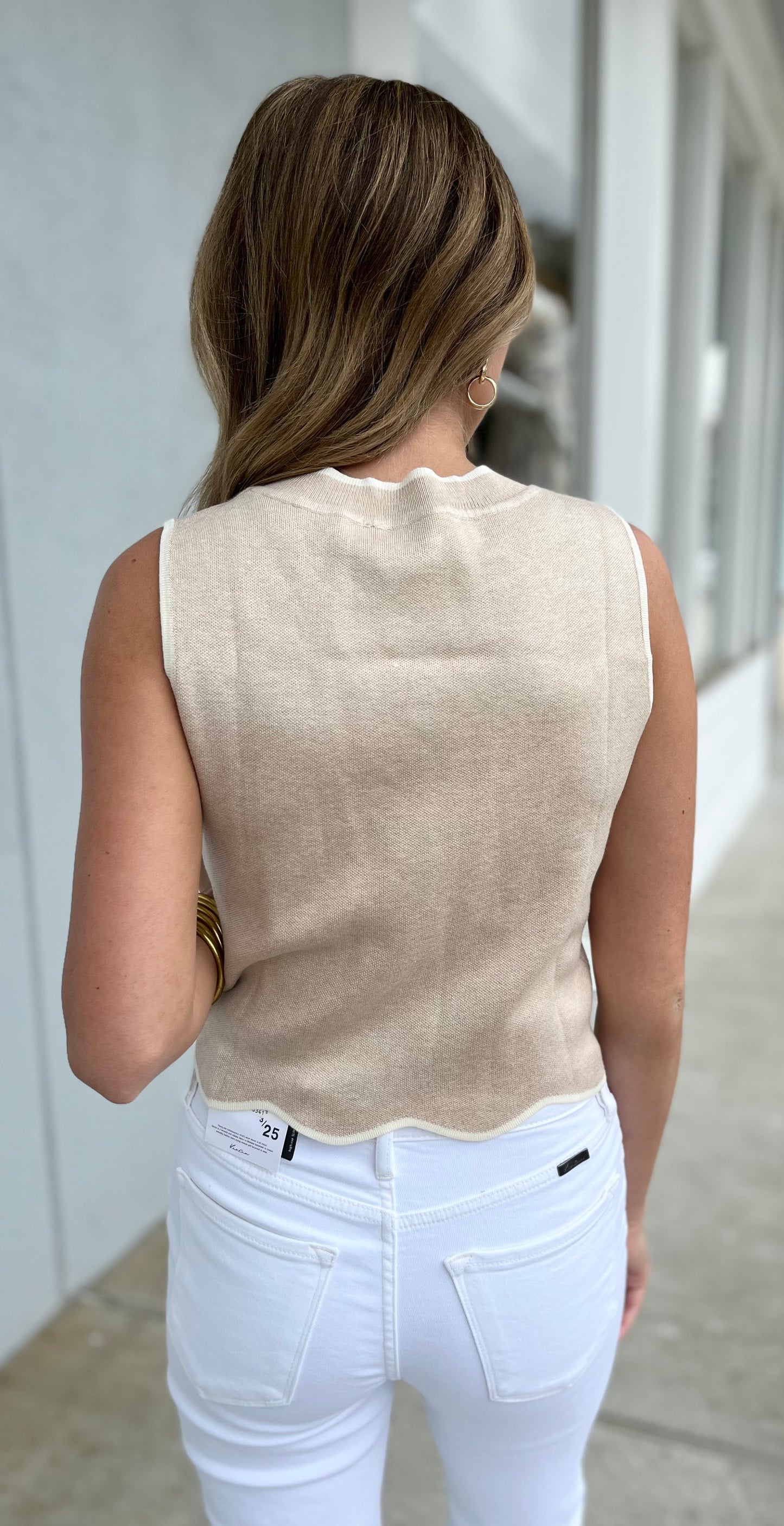 Tan/White Sleeveless Knit Top With Scallop Hem