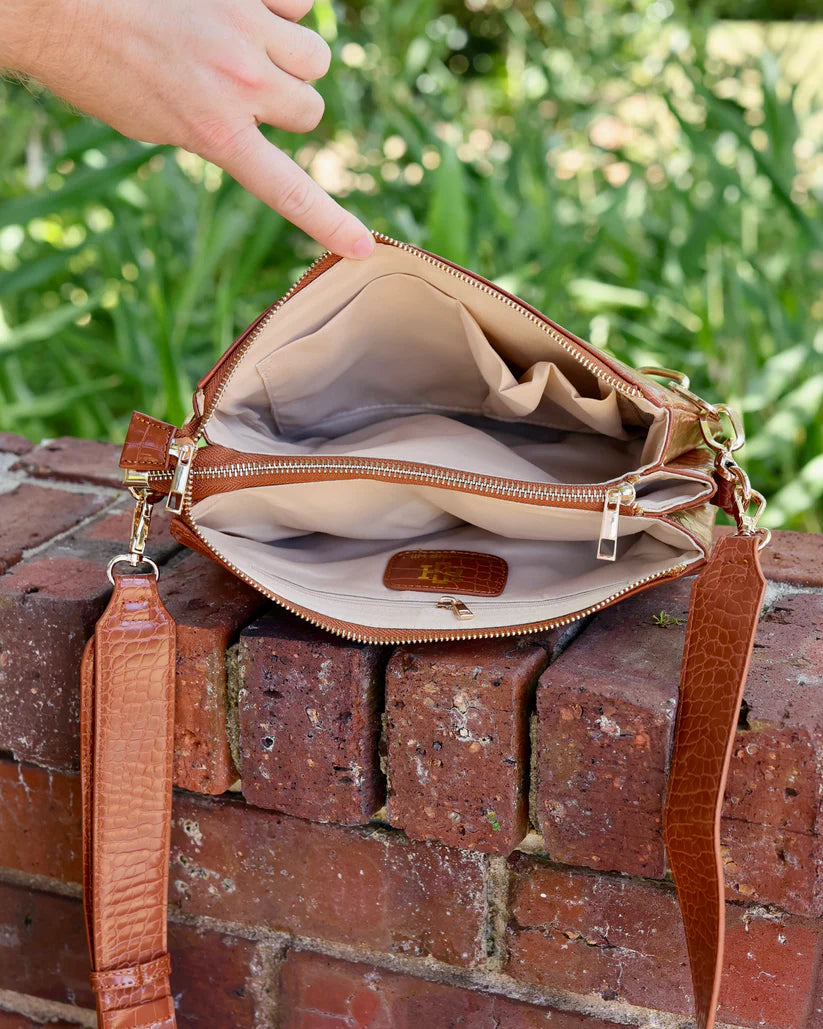 Ariana Crossbody, Latte VQ