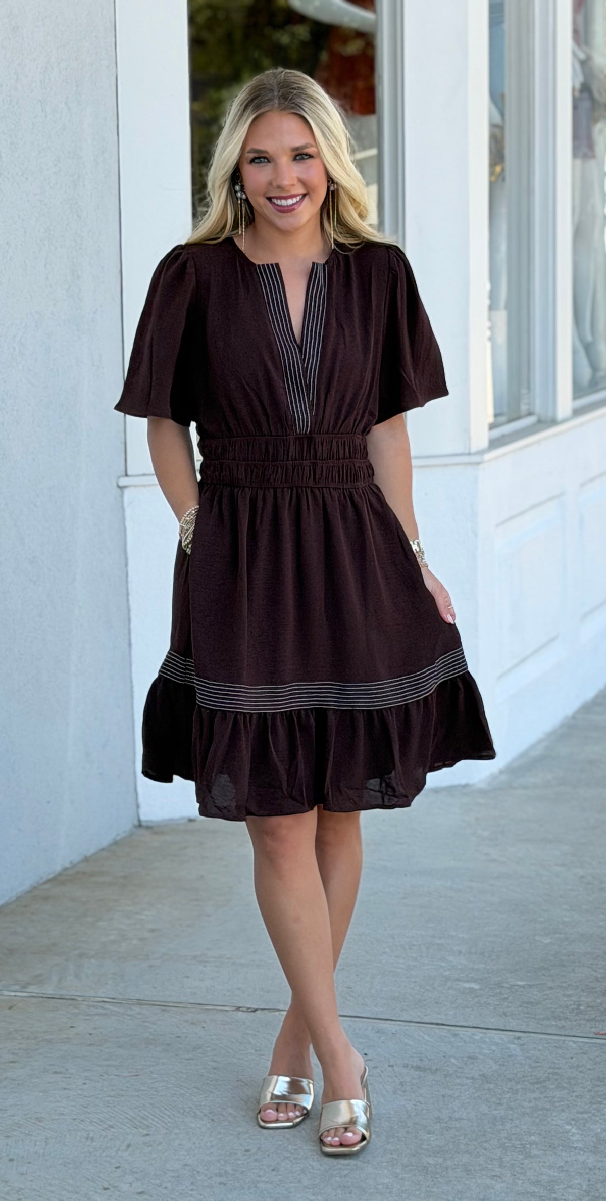 Brown Short Sleeve Contrast Stitching Detail Mini Dress w/ Pockets