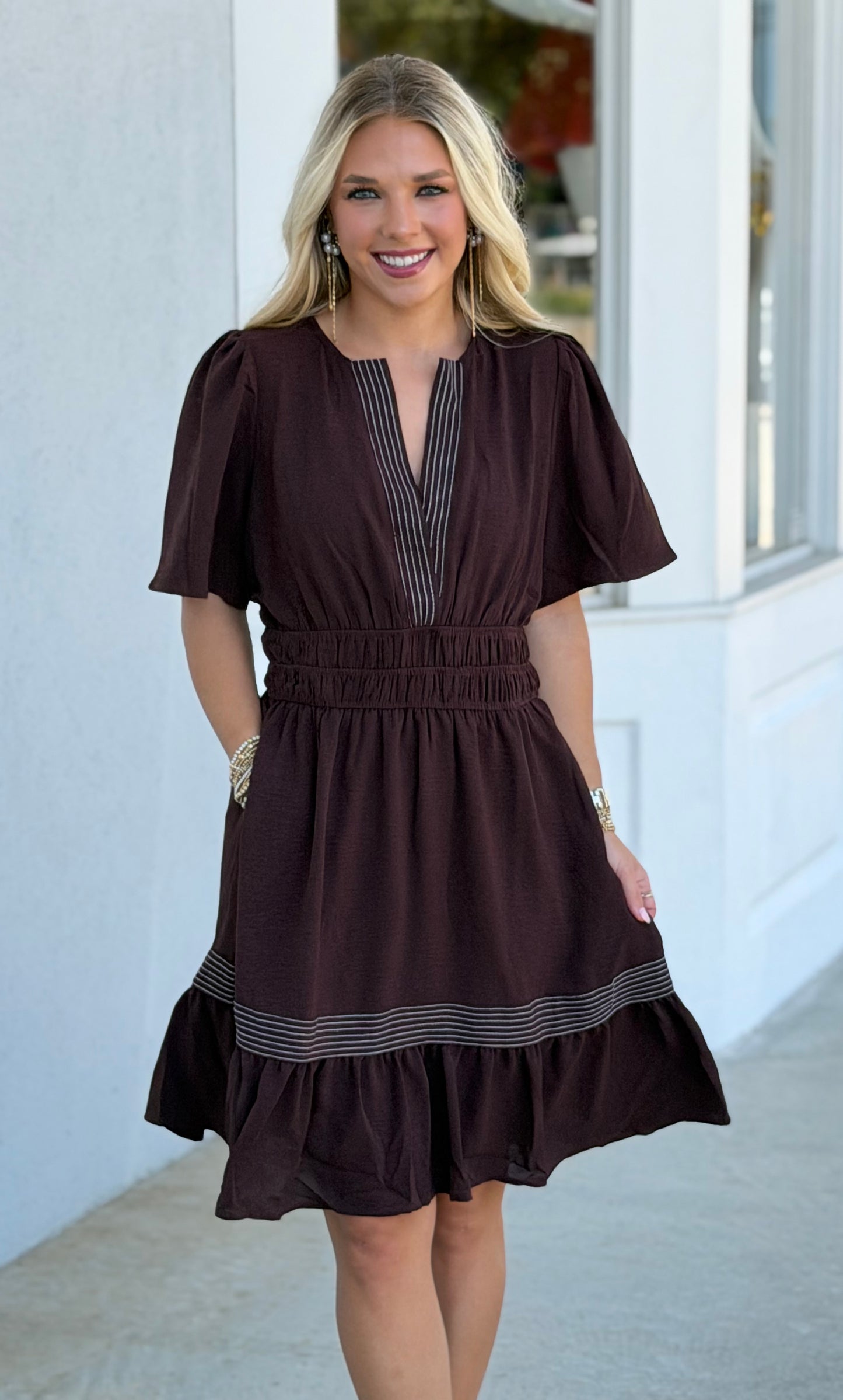 Brown Short Sleeve Contrast Stitching Detail Mini Dress w/ Pockets