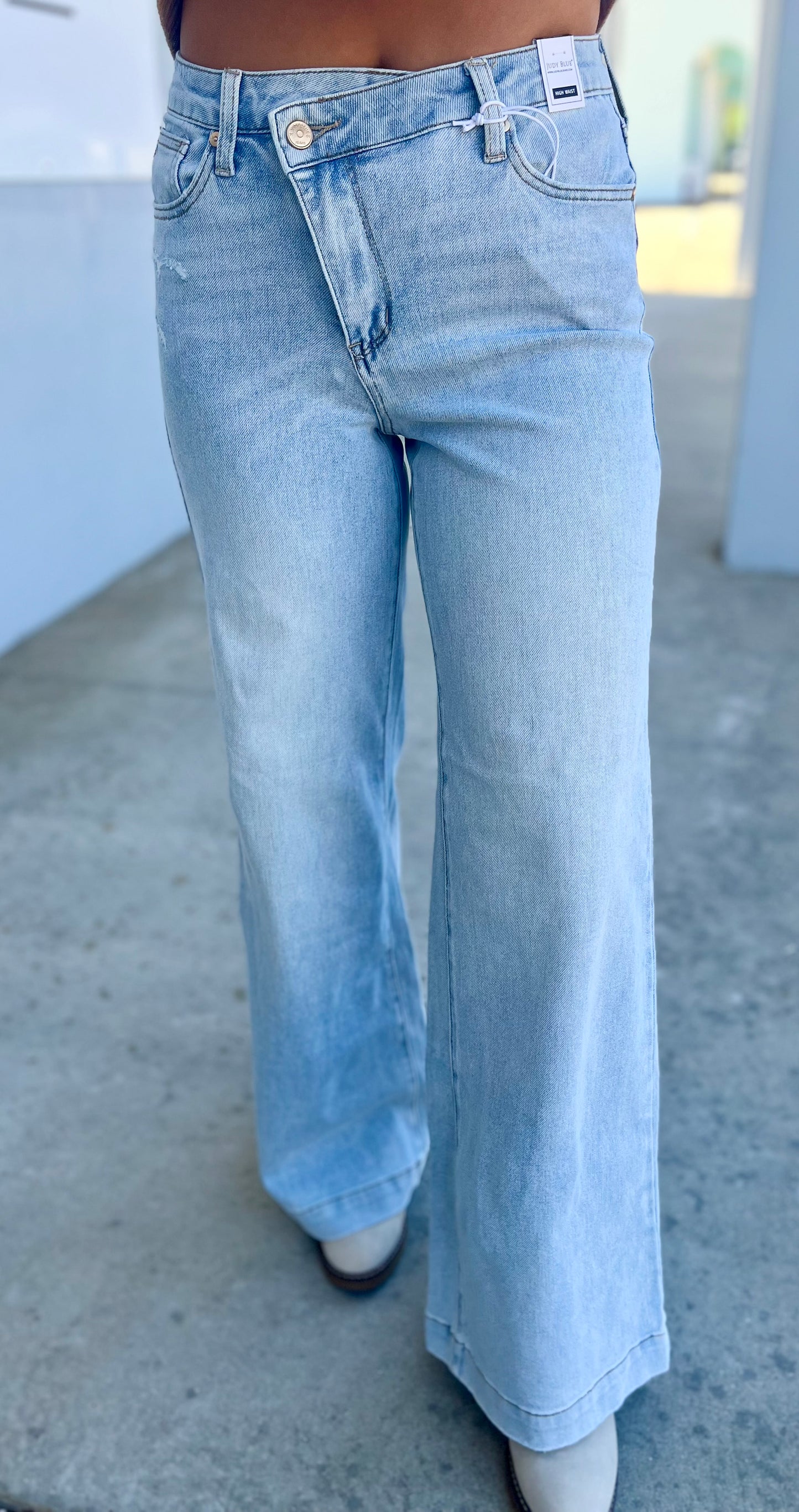 High Rise Retro Wide Criss Cross Mild Destroy