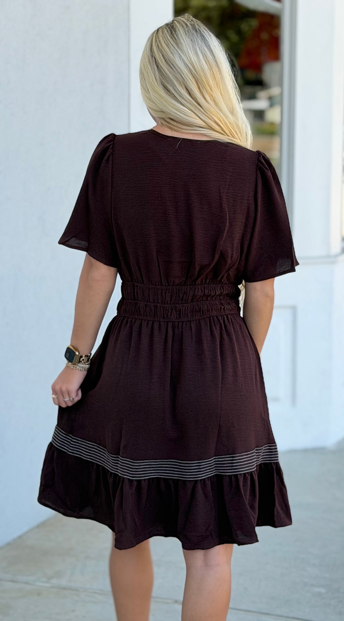 Brown Short Sleeve Contrast Stitching Detail Mini Dress w/ Pockets