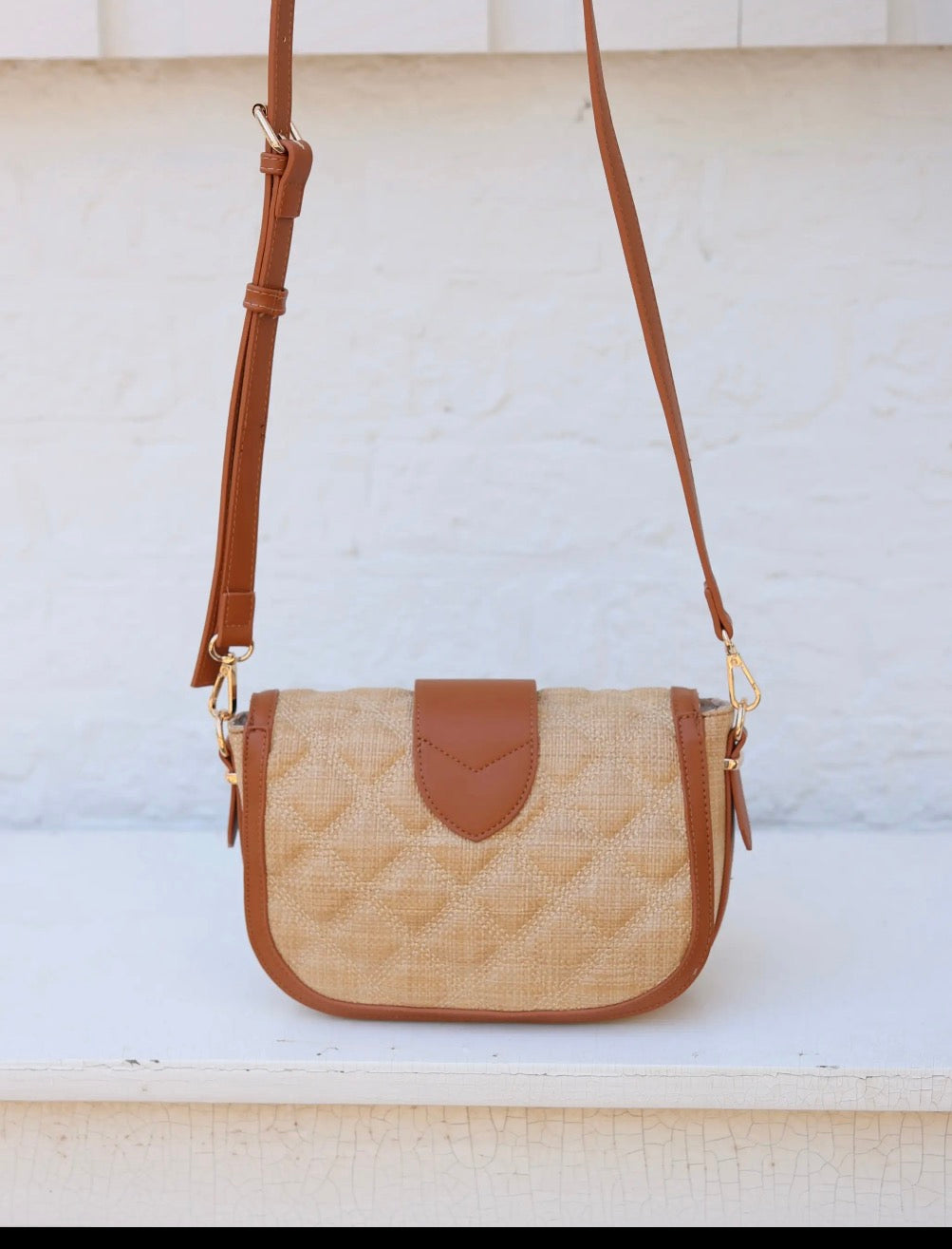 Griffin Crossbody Bag , Natural DQ