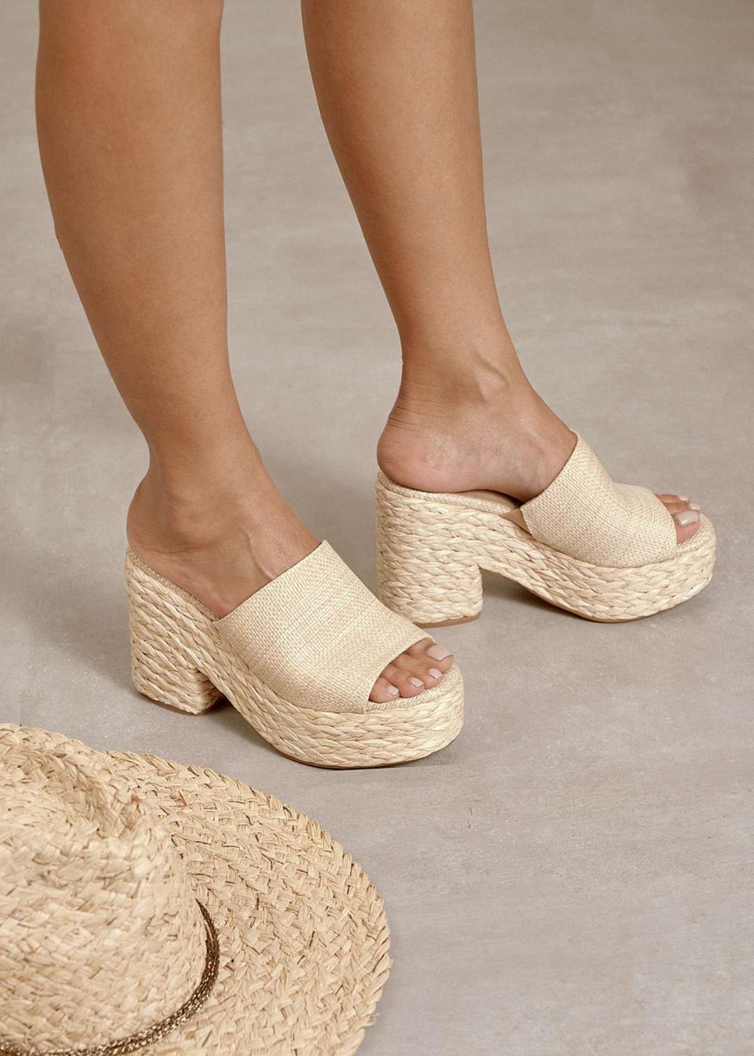 Natural Raffia Platform