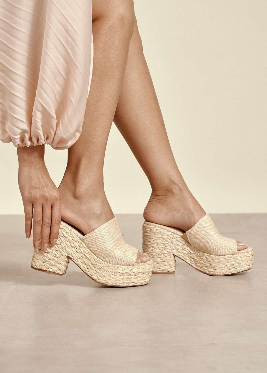 Natural Raffia Platform