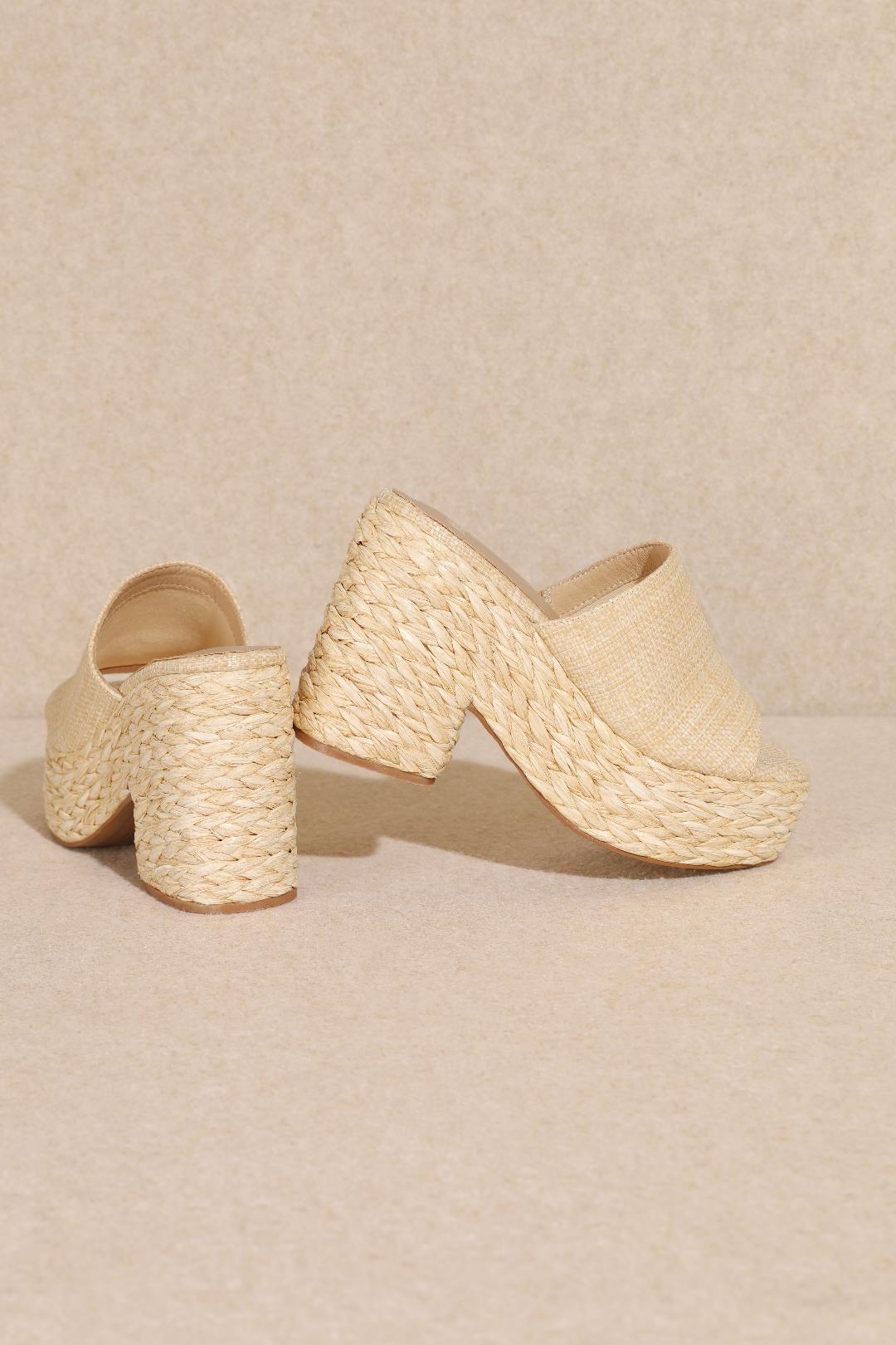 Natural Raffia Platform